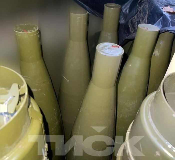 Chi phí cho một quả đạn như vậy vào khoảng 35 nghìn USD, trong bức ảnh này, chúng ta có thể thấy khá nhiều quả Krasnopol bị thu giữ và số lượng như trên là đủ để lực lượng vũ trang Ukraine nghiên cứu cũng như sử dụng trực tiếp.