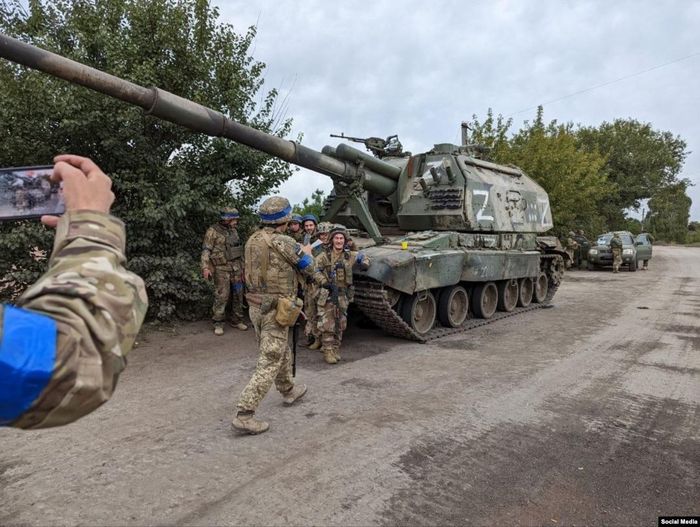 Theo ước tính của cổng thông tin Defense Express, từ khi nổ ra chiến sự cho tới nay, các binh sĩ Ukraine đã thu giữ được ít nhất 12 khẩu pháo tự hành mới nhất 2S19 Msta-SM2 của Nga làm chiến lợi phẩm.
