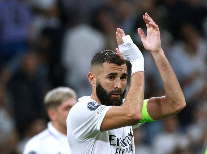  Phong độ của Benzema chững lại ở mùa giải năm nay. Tiền đạo người Pháp đã tịt ngòi trong 4 trận gần nhất của Real. Ngay cả khi có cơ hội từ chấm phạt đền ở trận gặp Osasuna, anh cũng đá hỏng. Real dẫn đầu bảng với 9 điểm, hơn Shakhtar 5 điểm. 2 CLB này sẽ tái đấu ở ngay lượt trận tiếp theo. 