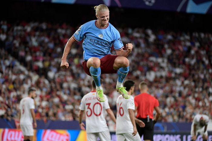  Tiền đạo của Man City đối đầu 13 đội bóng khác nhau ở Champions League và ghi bàn vào lưới 11 CLB. Ajax và Man City là những đội mà Haaland chưa thể sút tung lưới. Sevilla là CLB bị tiền đạo người Na Uy phá lưới nhiều nhất (6 bàn sau 3 trận). 