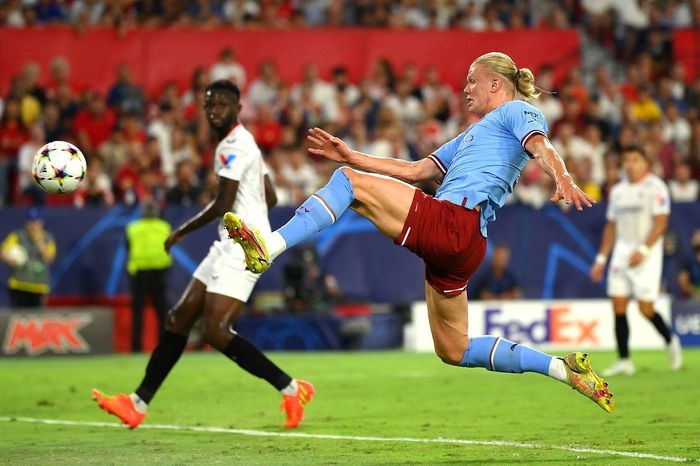  Trang chủ UEFA thống kê Haaland ghi nhiều bàn ở trong hiệp một hơn là hiệp hai. Cụ thể, tiền đạo sinh năm 2000 ghi tổng cộng 15 bàn trong 45 phút đầu tiên, và có 13 bàn trong phần còn lại của trận đấu. 