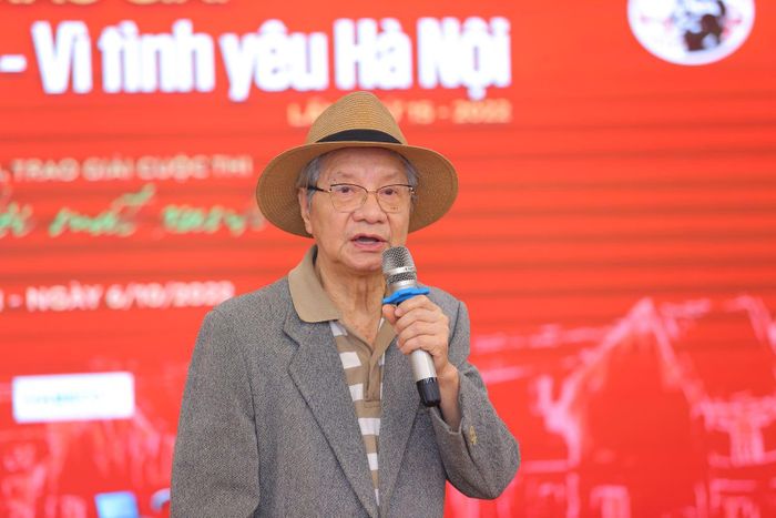 Đạo diễn, NSND Trần Văn Thủy phát biểu sau khi nhận Giải thưởng Lớn - Vì tình yêu Hà Nội. Ảnh: Hòa Nguyễn