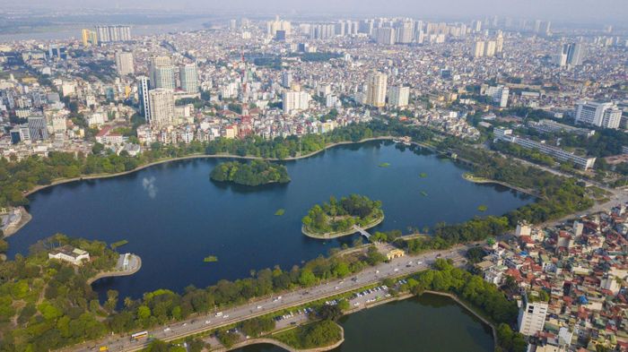 Hồ Bảy Mẫu là một hồ nước ngọt nằm trong công viên Thống Nhất ở Hà Nội. Mặt nước hồ chiếm khoảng 28 ha, giữa hồ có đảo Thống Nhất và đảo Hòa Bình