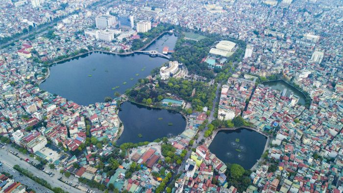 Hồ Thanh Nhàn và Hồ Thanh Nhàn 2A: nằm giữa phố Võ Thị Sáu, Trần Khát Chân, Kim Ngưu và Thanh Nhàn, nay nằm trong Công viên Tuổi trẻ Thủ đô