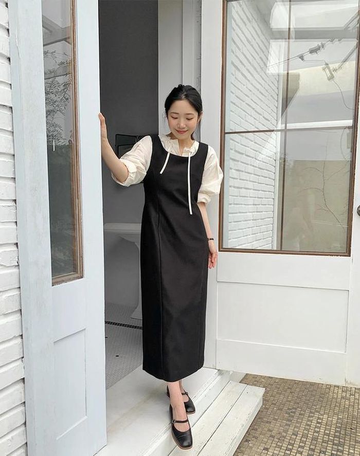 Công thức váy gile và áo trắng đã rất quen thuộc nhưng chưa bao giờ tạo cảm giác nhàm chán.