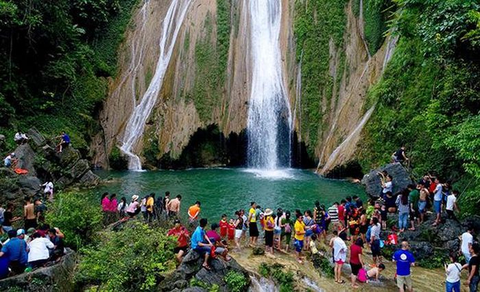 Thác Khuổi Nhi, không thể tuyệt hơn!. Dòng thác cao vút, bọt tung trắng xóa, chỉ ngắm thôi đã thỏa thích...