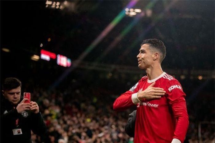 Dù lần trở về Old Trafford này không quá thành công nhưng Ronaldo tỏ ra rất tự hào vì những di sản mà mình đã để lại nơi đây. Ảnh: internet