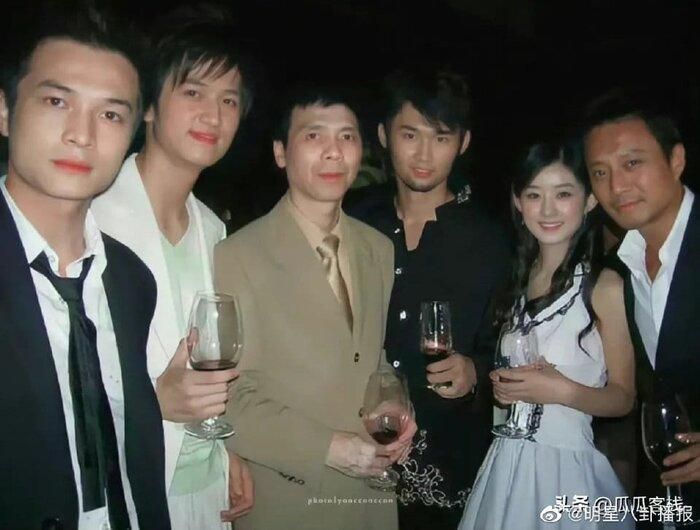- Triệu Lệ Dĩnh thuở mới vào nghề đúng là vô cùng xinh đẹp. Nhan sắc trong trẻo, đáng yêu khiến ai nhìn cũng thích.