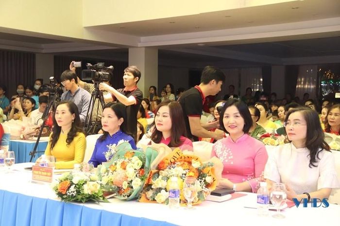 Đồng chí Phạm Thị Thanh Thủy, Ủy viên Ban Thường vụ, Trưởng Ban Dân vận Tỉnh ủy, Chủ tịch UBMTTQ tỉnh và các đại biểu dự đêm Ga la.