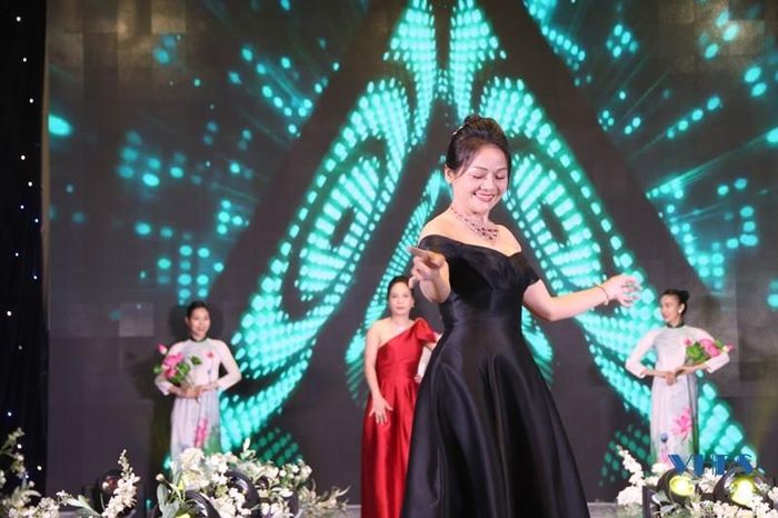 Tiết mục trình diễn trang sức PNJ.
