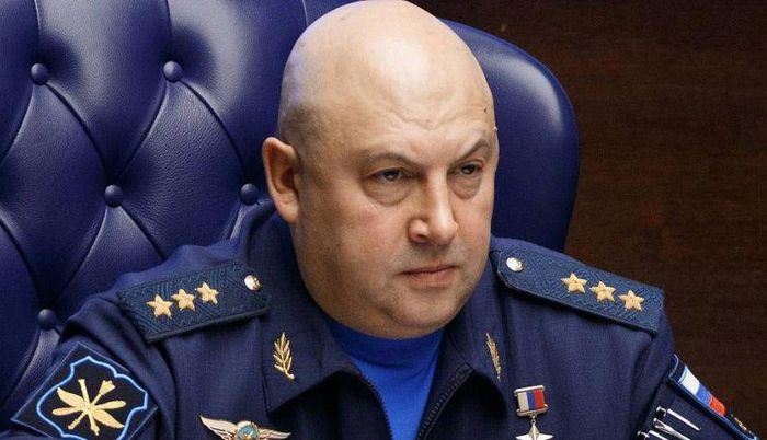 Tướng Sergey Surovikin hiện là tư lệnh hàng không vũ trụ Nga. Ông bị đưa vào danh sách trừng phạt của Liên minh châu Âu (EU) hồi tháng 2 năm nay sau khi Nga mở chiến dịch quân sự đặc biệt ở Ukraine.