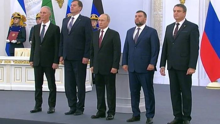 Đại diện 4 chính quyền này cuối tháng 9/2022 đã có mặt tại Moscow, ký kết với Tổng thống Vladimir Putin loạt hiệp ước sáp nhập 4 tỉnh vào lãnh thổ Nga.