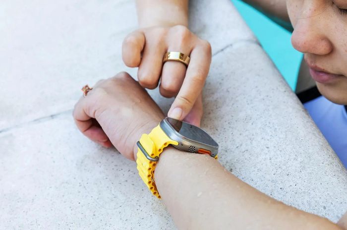  Để ý các dữ liệu trên Apple Watch, nhiều người dùng đã phát hiện mình mang thai, mắc Covid-19... Ảnh: The Verge. 