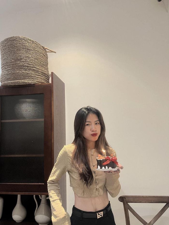 Thanh Nhã rất tự tin khoe eo thon