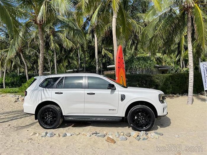  Thân xe Ford Everest 2022 