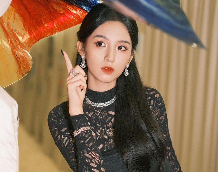  Nhiều người đánh giá với ngoại hình sắc sảo, Châu Dã có thể nhận nhiều dạng vai diễn hơn và cũng phù hợp màn ảnh rộng. Trên mạng xã hội Douyin, khán giả bình chọn Châu Dã là nữ diễn viên đẹp nhất trong nhóm tiểu hoa đán sinh sau năm 1995 - bao gồm Triệu Lộ Tư, Tống Tổ Nhi, Vương Sở Nhiên, Trương Tịnh Nghi. 