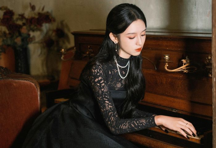  Ngoài ra, cô còn được đề cử giải thưởng Bách Hoa và giải thưởng Điện ảnh châu Á lần thứ 14. Tuy nhiên, cô chưa có tác phẩm đóng chính gây tiếng vang. Hiện tại, Châu Dã tham gia dự án Rất nhớ rất nhớ anh, đóng cùng nam diễn viên Đàn Kiện Thứ. Cô vào vai Cố Thanh, một ca sĩ chuyên hát nhạc cổ phong, giỏi chơi nhạc cụ, phải lòng một người nổi danh trong giới lồng tiếng, đồng thời cũng là bác sĩ tim mạch. Đây được coi là cơ hội để tiểu hoa đán tạo dấu ấn. 