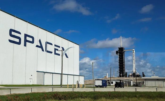 Tên lửa Falcon 9 của SpaceX tại bệ phóng ở Cape Canaveral, Florida. Ảnh: Getty.