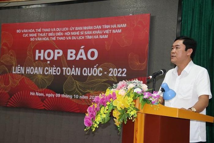 Ông Ngô Thanh Tuân- Phó Giám đốc Sở VHTTDL tỉnh Hà Nam tại họp báo