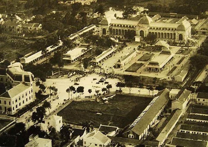Toàn cảnh khu đấu xảo nhìn từ trên cao, góc trái là Công ty Hỏa xa Đông Dương - Vân Nam