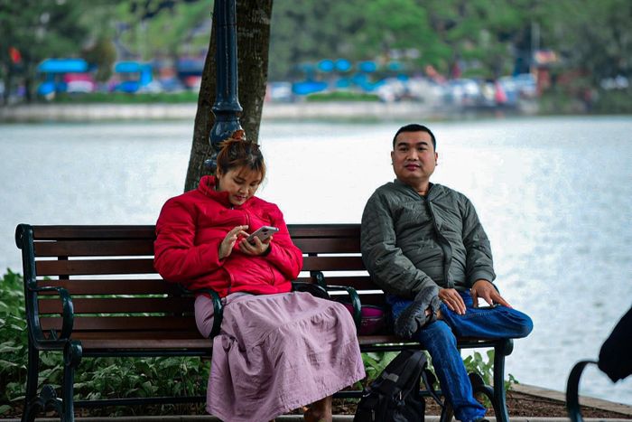 Những chiếc áo khoác phao ấm đã được người dân đem ra sử dụng.