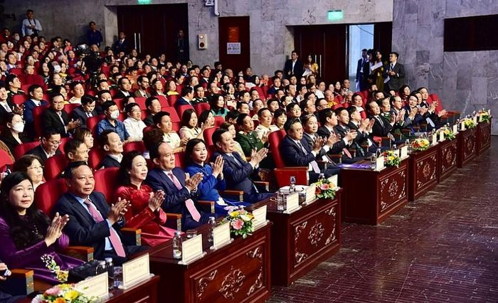 Quang cành hội nghị. Ảnh: H.Thành
