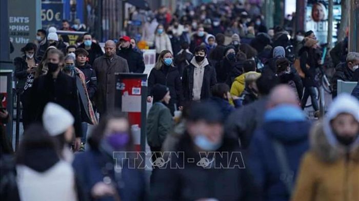 Người dân mua sắm tại Berlin, Đức (Ảnh: Getty Images/TTXVN)