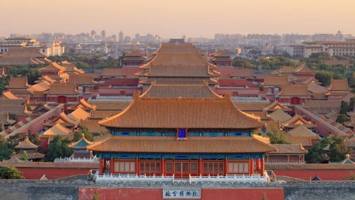 Một trong những bí ẩn khiến hậu thế tò mò nhất đó là cánh cổng bị niêm phong trong hơn 100 năm qua bên trong Tử Cấm Thành. Đó là cánh cửa nằm trong khuôn viên di tích Thiên Đàn (đàn tế trời) ở phía nam cung điện hoàng gia này.