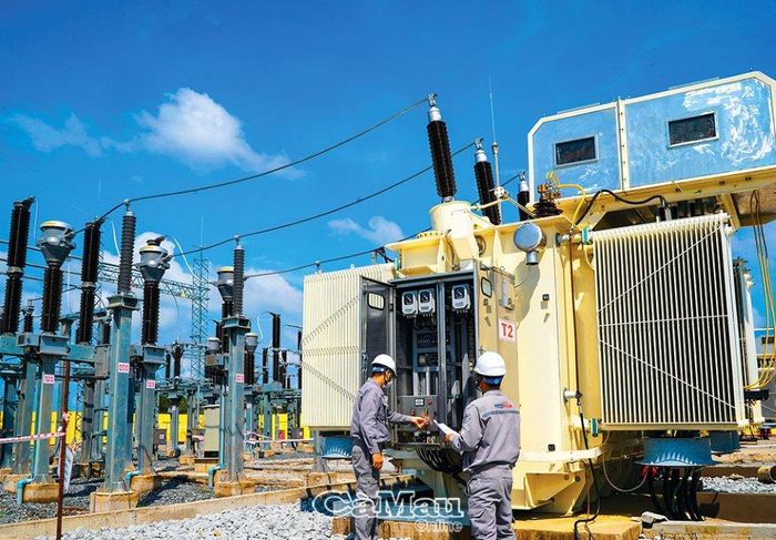18 trụ điện gió đã hoạt động, đưa nguồn điện sạch vào trạm tiếp điện trên bờ, hòa vào lưới điện quốc gia.