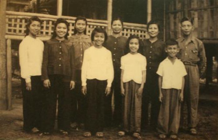 Ông Đỗ Đình Thiện cùng gia đình tại chiến khu Việt Bắc