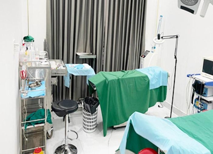 Cơ sở chưa được cấp phép nhưng trang bị cả phòng mổ để thực hiện phẫu thuật thẩm mỹ.