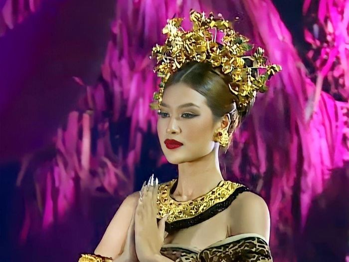 Đoàn Thiên Ân tại đêm thi trang phục dân tộc Bali. Ảnh: SV.