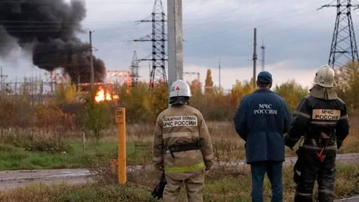 Trạm biến áp bốc cháy ở Shebekino, vùng Belgorod, Nga hôm 11/10. Ảnh: Sputnik