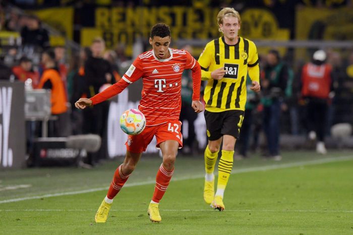  Musiala đã chơi 13 trận, ghi 7 bàn và có 8 kiến tạo. Tuyển thủ Đức thành "của hiếm" ở Bayern và tuyển Đức khi có thể chơi mọi vị trí trên hàng công. Trong đó, Musiala phát huy tốt nhất phẩm chất trong vai trò tiền vệ tấn công. 