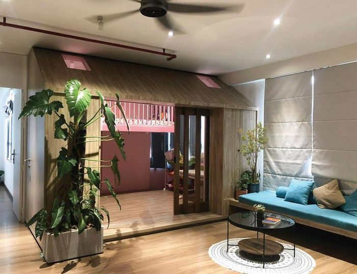 Như thế, việc cải tạo nội thất căn hộ này đã liên kết các không gian sinh hoạt chính trong nhà thông qua phòng sinh hoạt chung, các khu chức năng được phân chia không có sự ngăn cách rõ ràng.