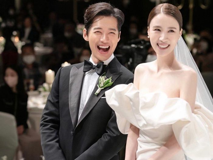 Nụ cười hạnh phúc của Nam Goong Min và Jin Ah Reum trong ngày lễ trọng đại