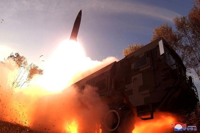 Chỉ trong hai tuần qua, Triều Tiên đã bắn 12 tên lửa đạn đạo. Ảnh: KCNA