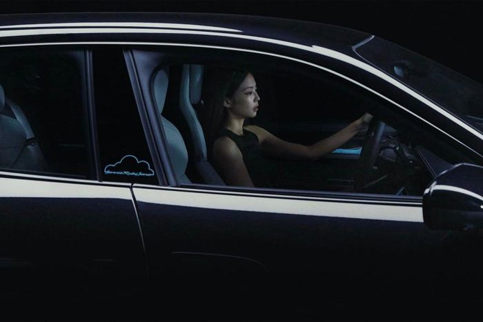 Mẫu xe dành riêng cho Jennie được phát triển dựa trên nền tảng của chiếc Taycan 4S Cross Turismo.