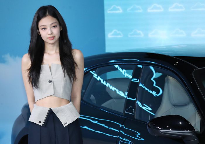 Porsche vừa giới thiệu mẫu xe được thiết kế độc quyền cho Jennie – thành viên nhóm nhạc Kpop BlackPink. Ảnh: News1.