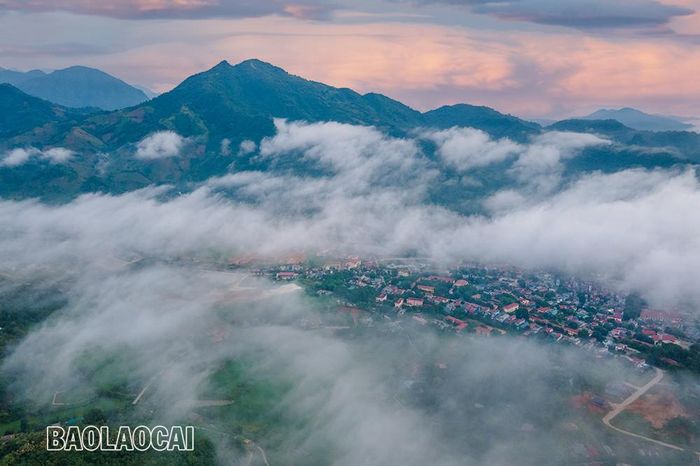 Mây huyền ảo vào mỗi sáng.