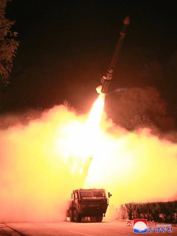 Triều Tiên đăng tải các hình ảnh về vụ phóng thử. Ảnh: KCNA
