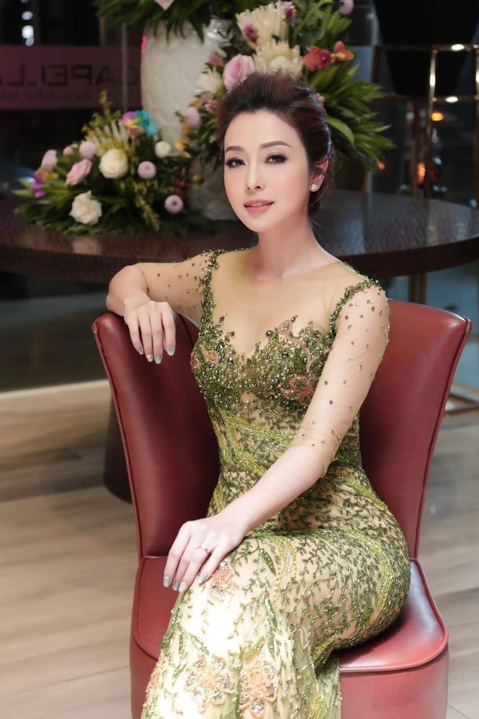 Đối với Jennifer Phạm, để giữ được vóc dáng “vạn người mê" như hiện tại là kết quả của quá trình ăn uống khoa học và chăm chỉ tập luyện.