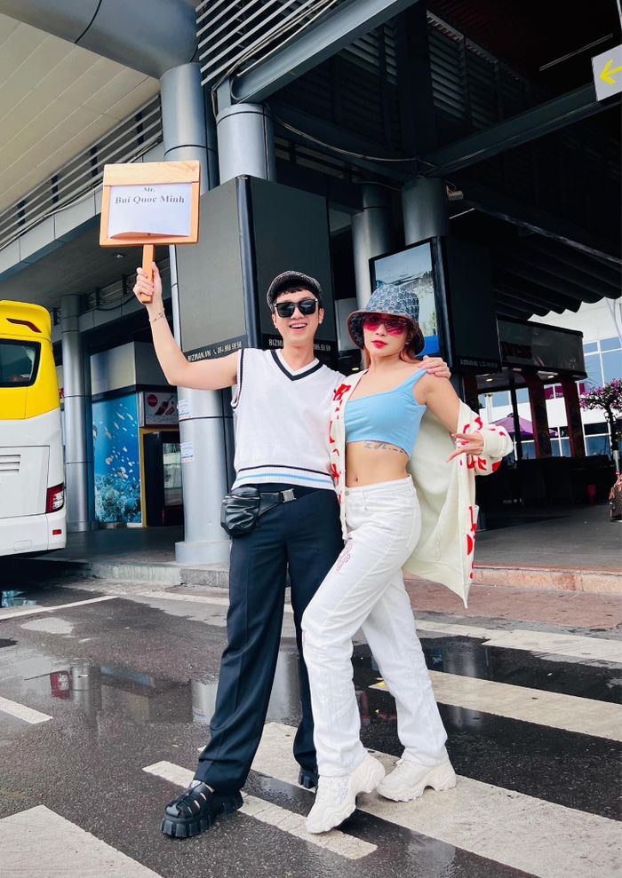 MC Minh Xù và diễn viên Khả Như tiếp tục đến Cam Ranh, Khánh Hòa dự lễ cưới của MC Liêu Hà Trinh.