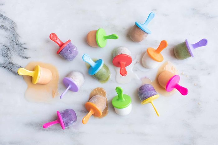  Ngậm quả mọng đông lạnh, đá viên hoặc đá bào là những lựa chọn tuyệt vời cho trẻ nhỏ bị ngứa cổ họng do ho. Ảnh: Solidstarts. 
