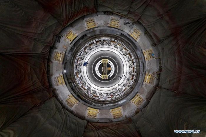 Cận cảnh tổ máy phát điện của nhà máy Bạch Hạc Than. Nhà máy này được trang bị 16 tổ máy phát điện. Trong đó, mỗi tổ máy có công suất lên tới 1 triệu kilowatt. Theo các chuyên gia, đây cũng chính là loại tổ máy thủy điện có công suất lớn nhất thế giới. Ảnh: Xinhua
