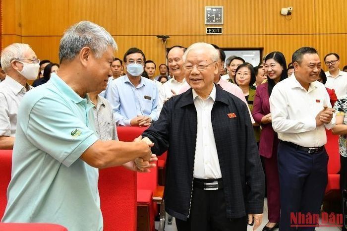 Tổng Bí thư Nguyễn Phú Trọng với cử tri các quận Hai Bà Trưng, Ba Đình và Đống Đa (Thành phố Hà Nội). (Ảnh ĐĂNG KHOA)