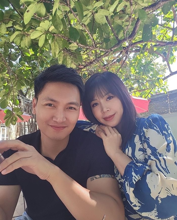 Kết hôn được 14 năm sau 6 năm yêu, vợ chồng Mạnh Trường vẫn ngọt ngào như thuở ban đầu.