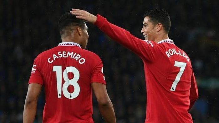  Casemiro thân thiết với Ronaldo tại MU. 