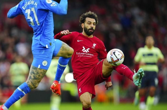 Salah thi đấu năng nổ trên hàng công Liverpool