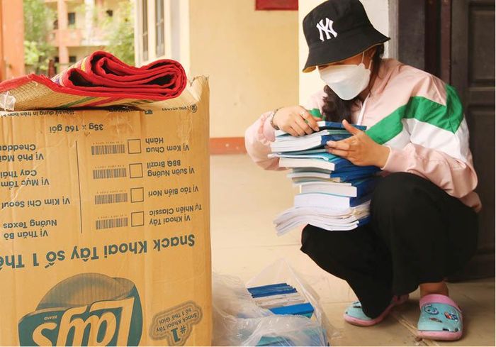 Sinh viên khi hết học, dọn chỗ ở để về quê thường pass lại đồ dùng